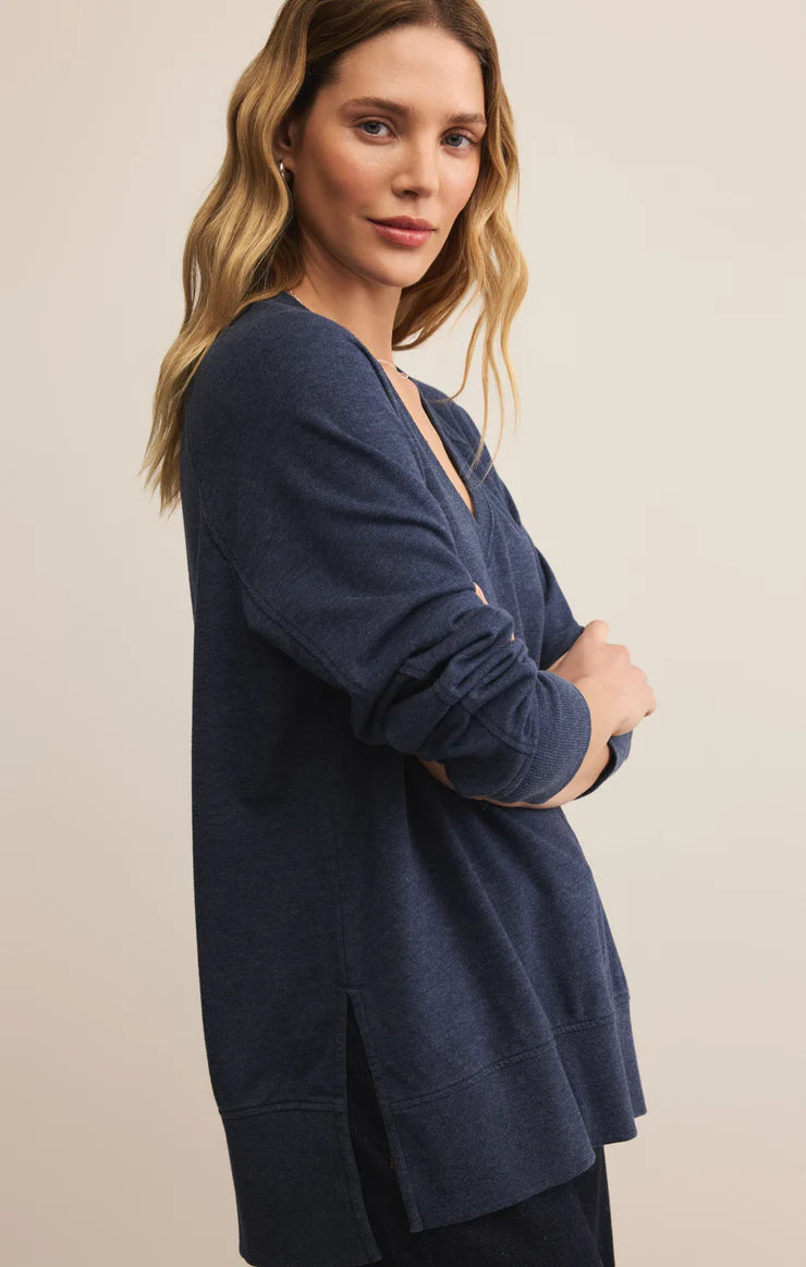 MODERN V-NECK WEEKENDER-SAPPHIRE