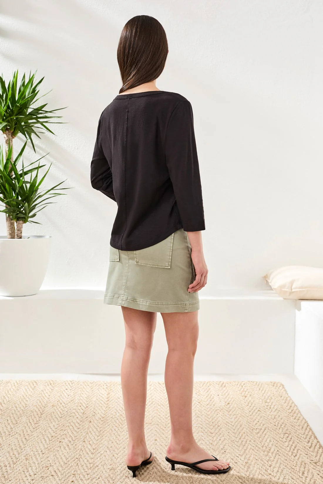 3/4 SLEEVE SCOOP NECK TOP WITH BUTTONS-BLACK