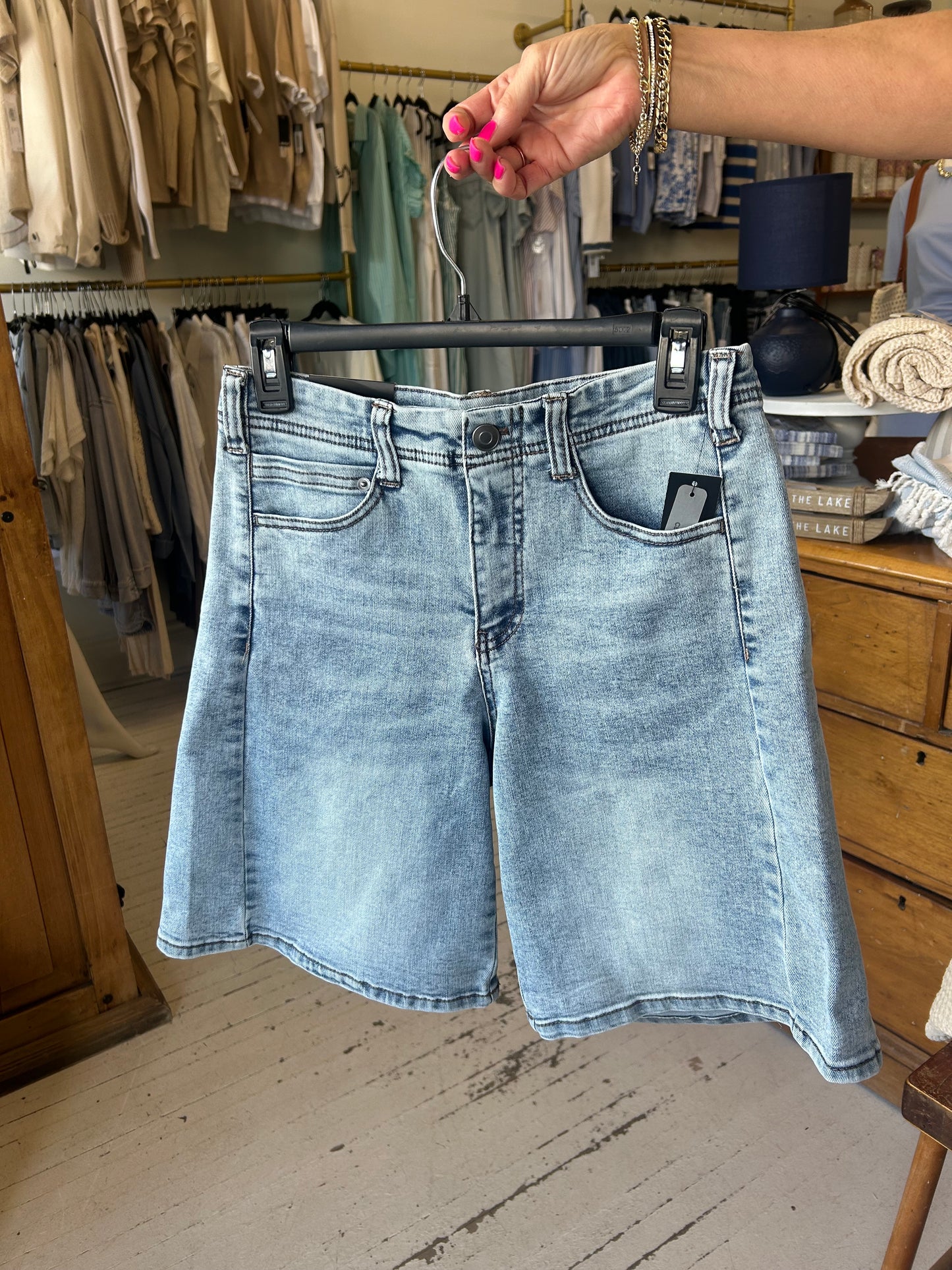 Jen Stretch Short-Light Wash