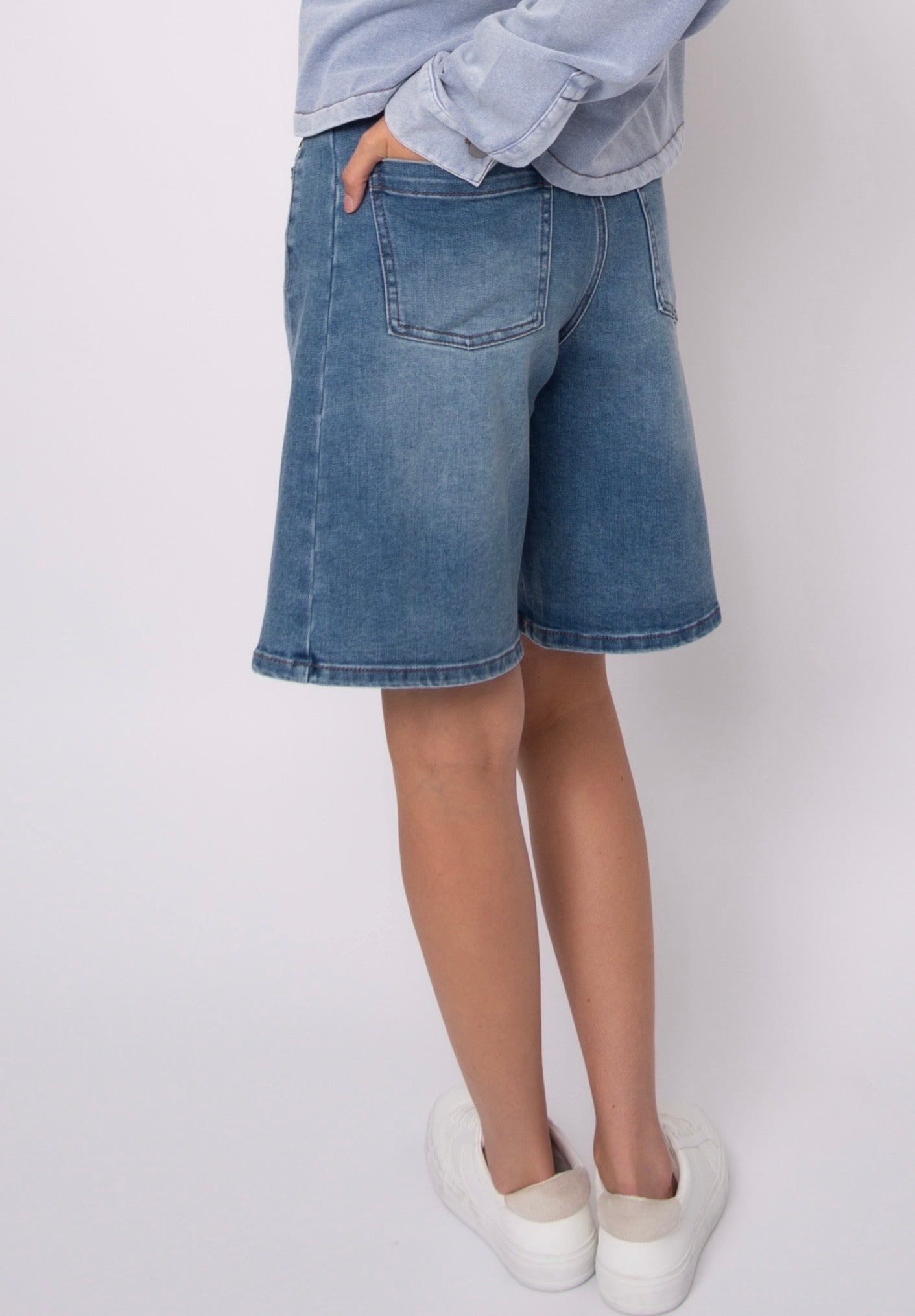 Jen Stretch Short