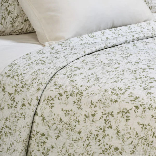 MARJOLAINE QUILT WITH A SAGE FOLIAGE PRINT-D/QUEEN