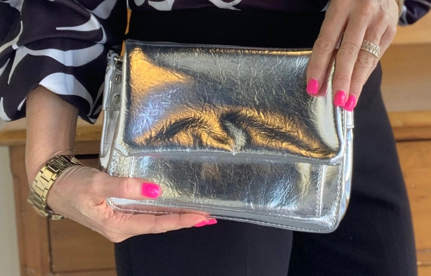 JEANNIE METALLIC PURSE-SILVER( final sale)