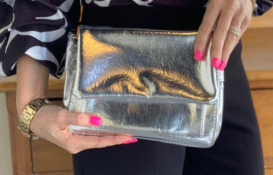 JEANNIE METALLIC PURSE-SILVER( final sale)