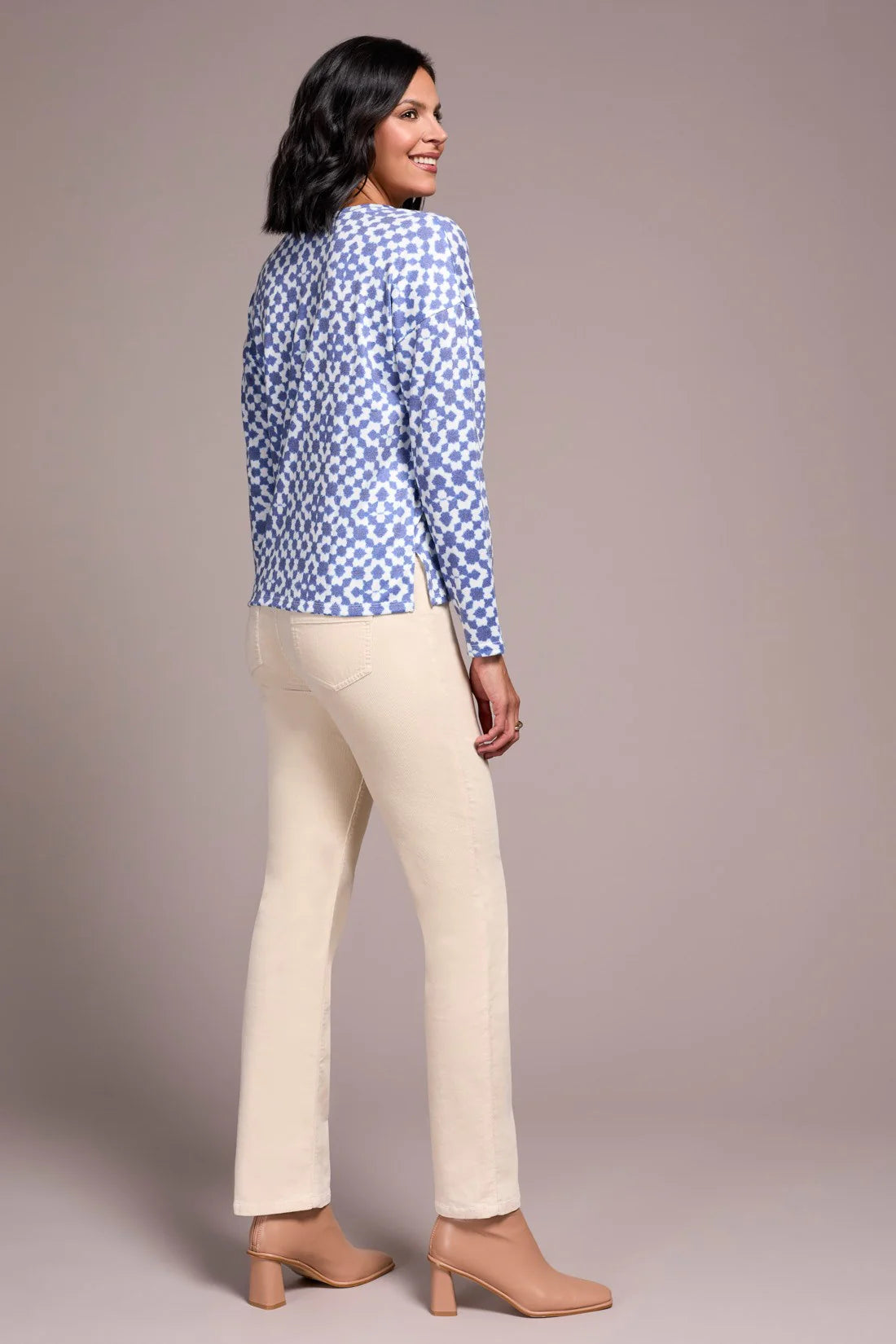 FUZZY SOFT V-NECK COMBO PRINT KNIT TOP