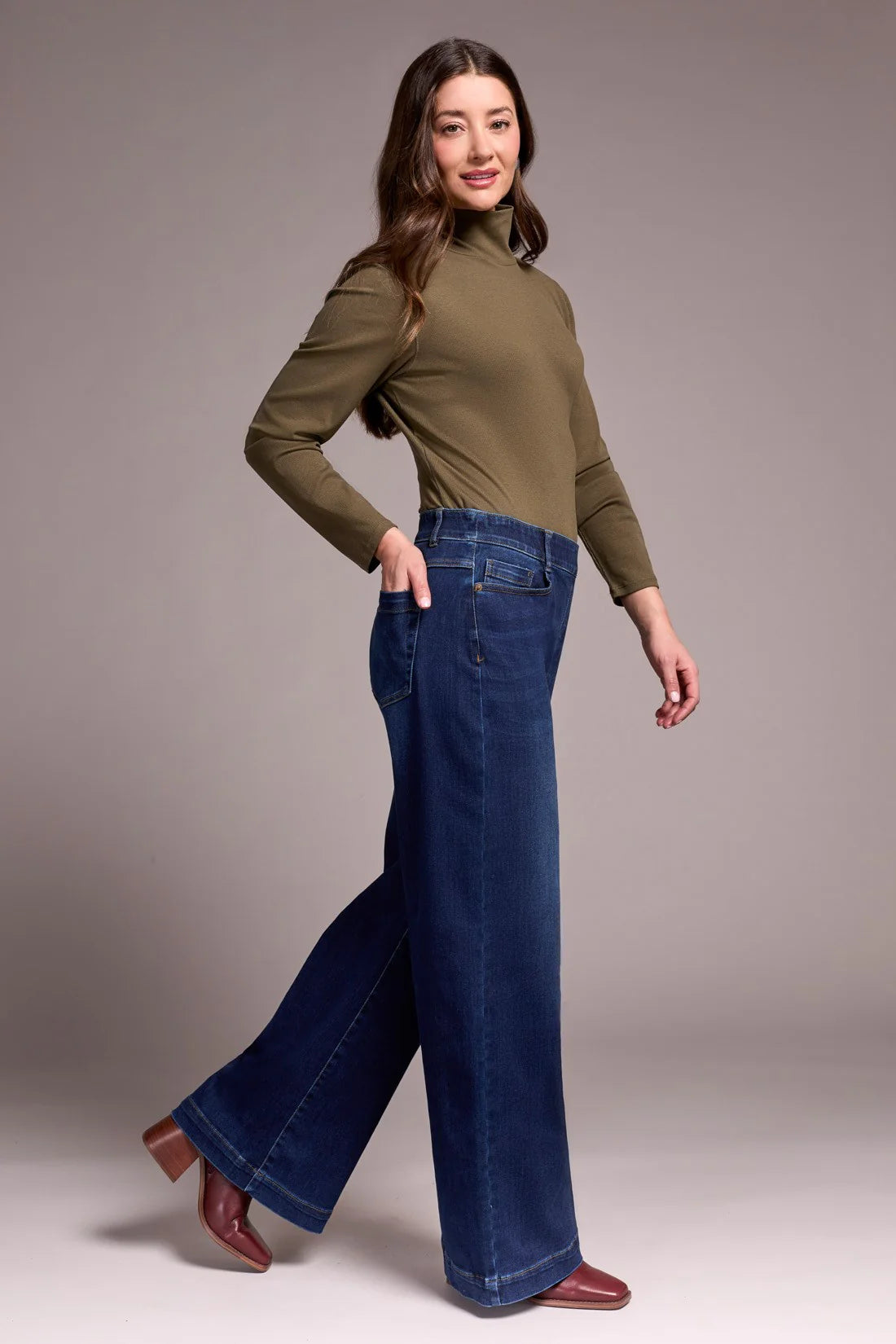 AUDREY BOUNDLESS STRETCH DENIM PULL-ON FLARE JEANS