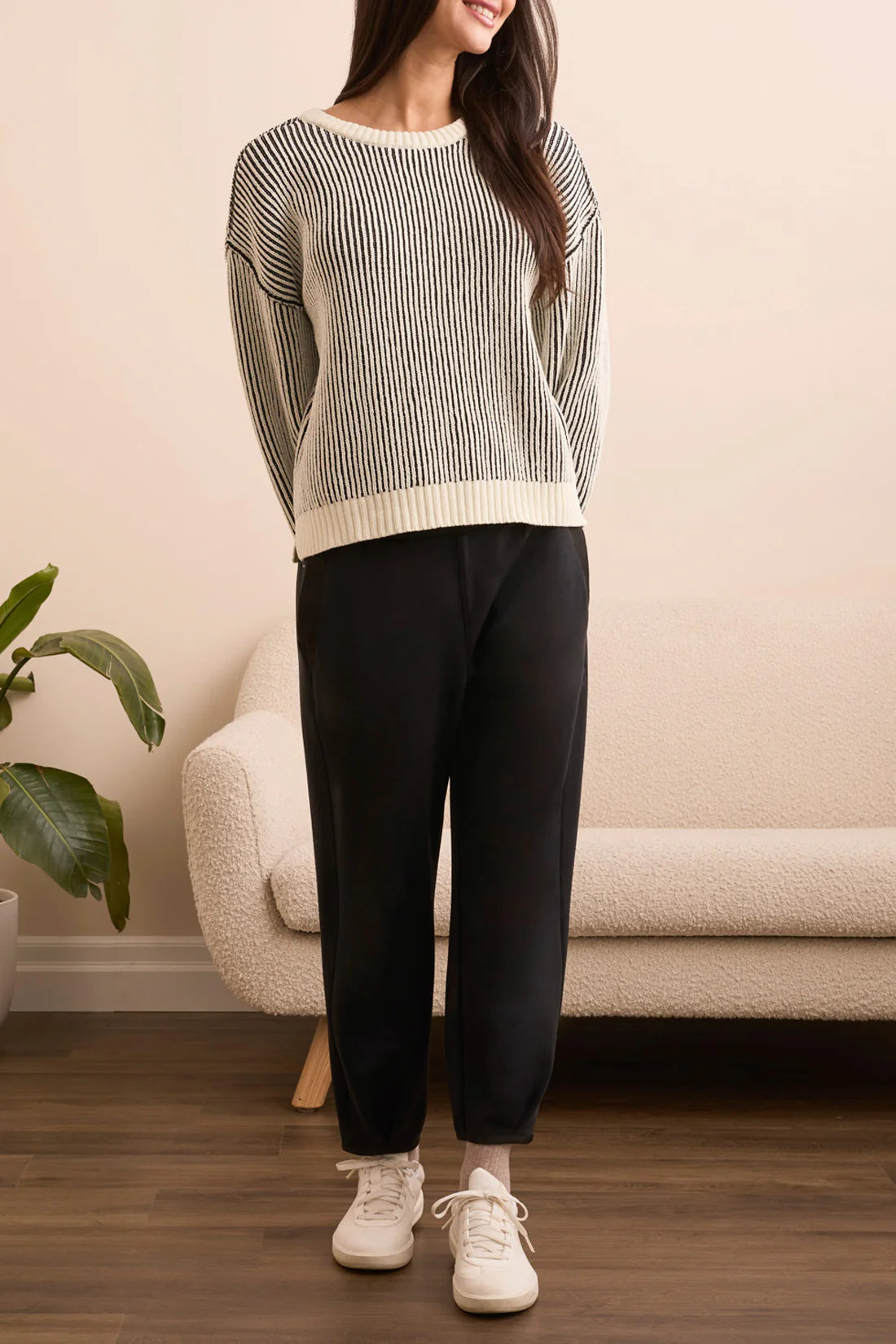 Crew Neck Sweater With Side Slits-Black