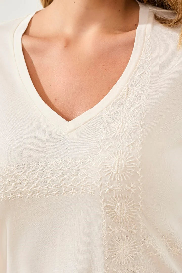 EMBROIDERED V-NECK-EGGSHELL