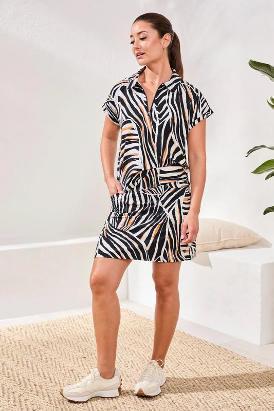 HIGH PERFORMANCE SKORT-TUSCAN TAN