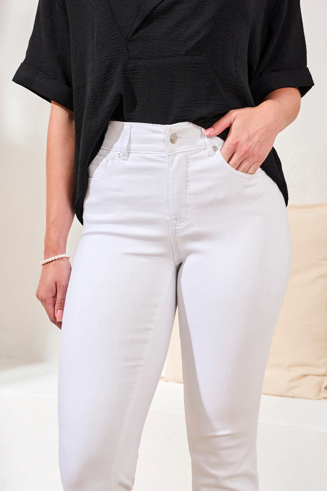 SOPHIA CURVY STRAIGHT LEG-WHITE