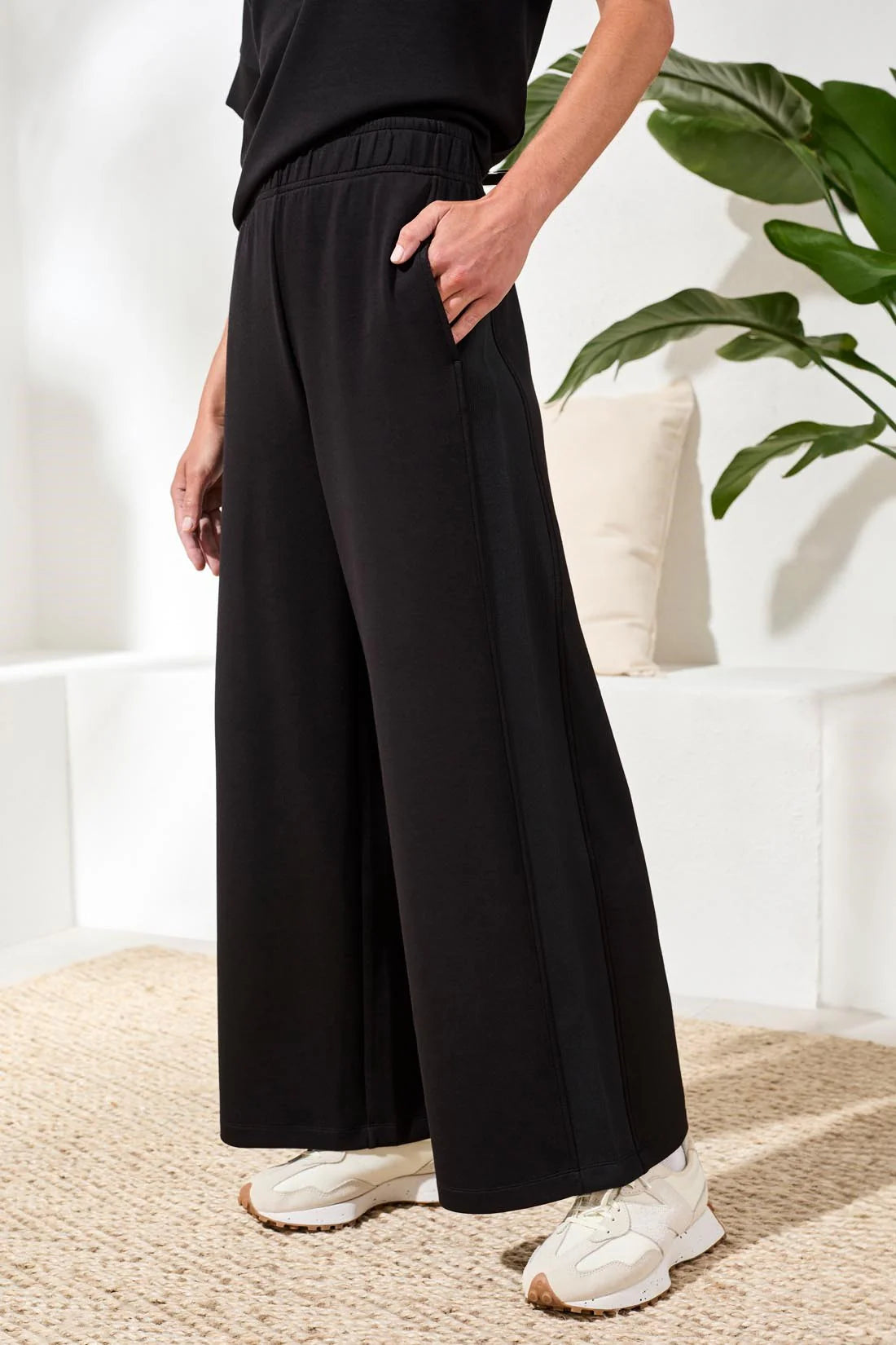 LUX PULL-ON PANT-BLACK