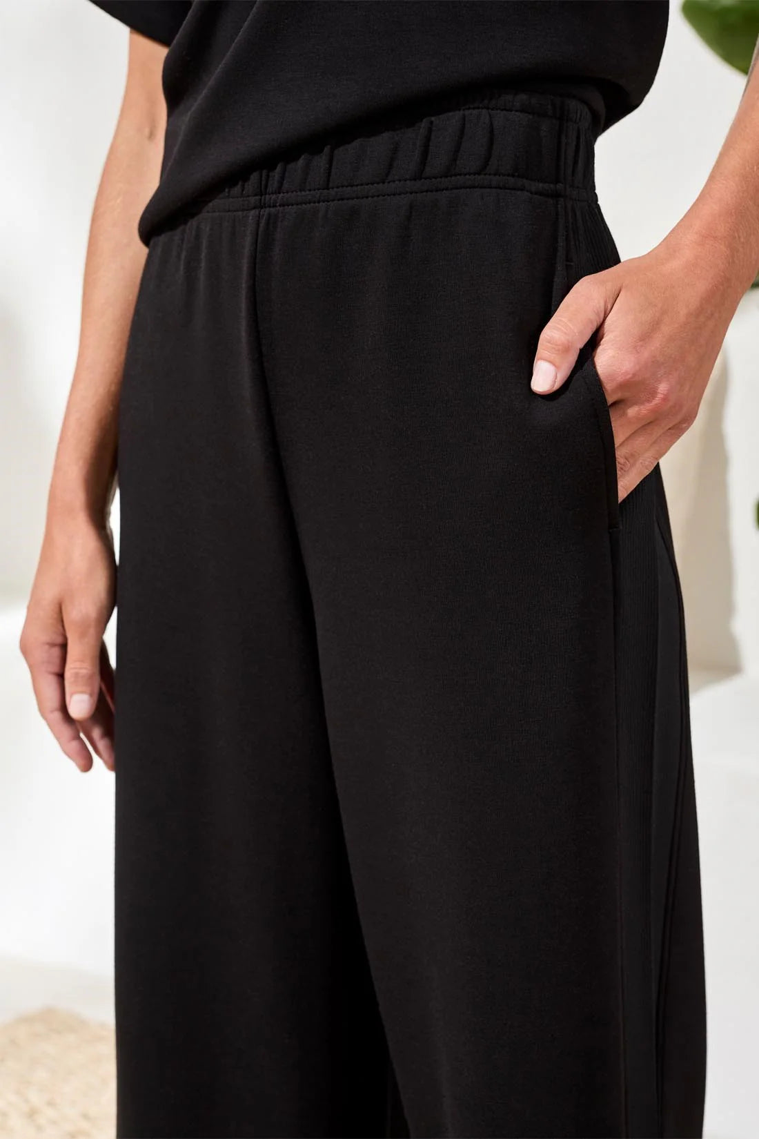 LUX PULL-ON PANT-BLACK