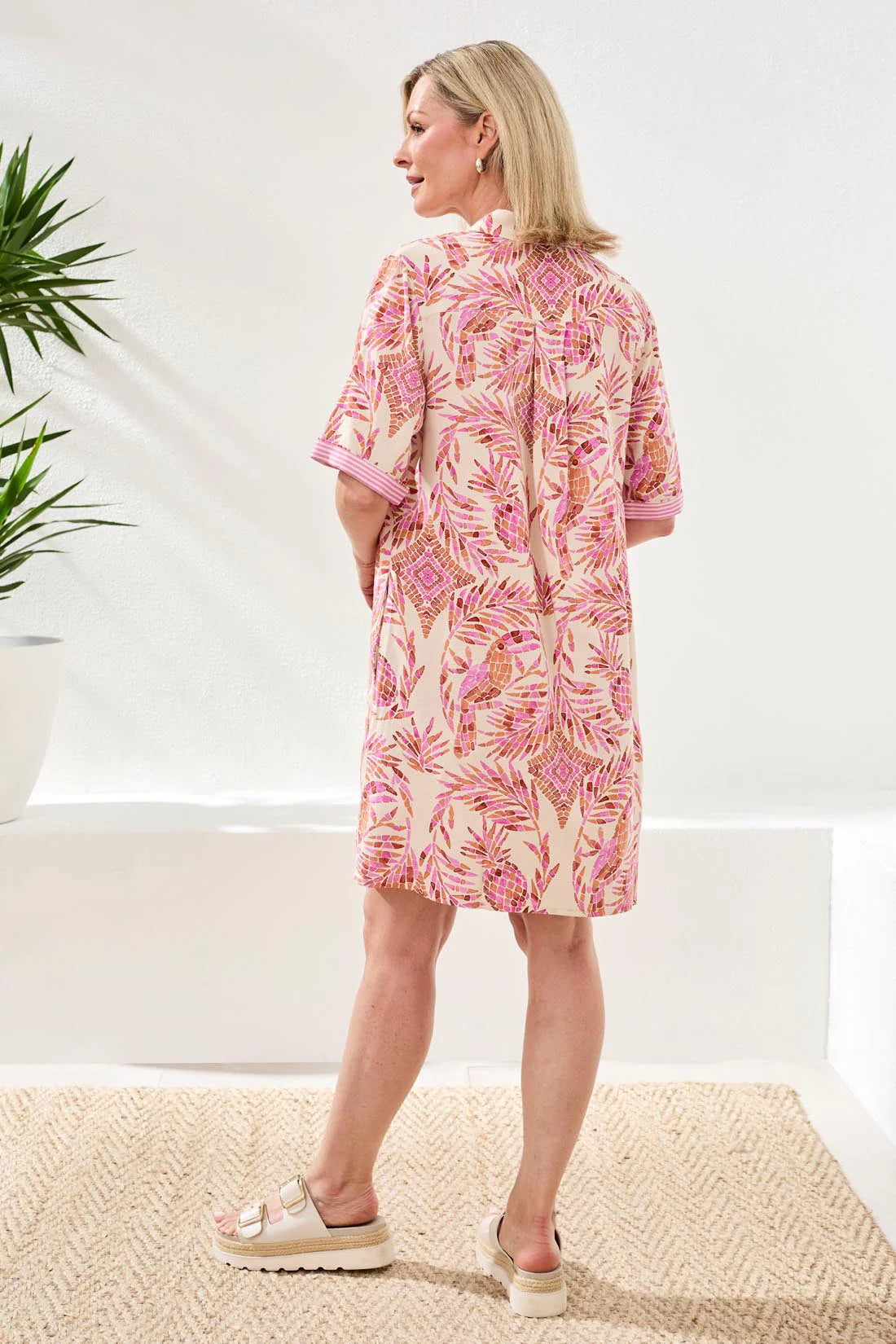 SHORT SLEEVE COLLARED SHIFT DRESS
