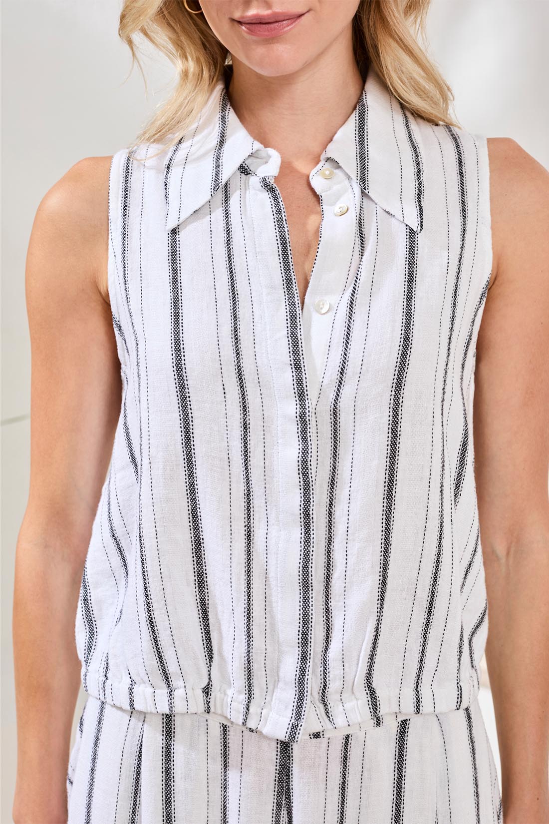 Hidden Placket Shirt w/Elastic Waist White/Black