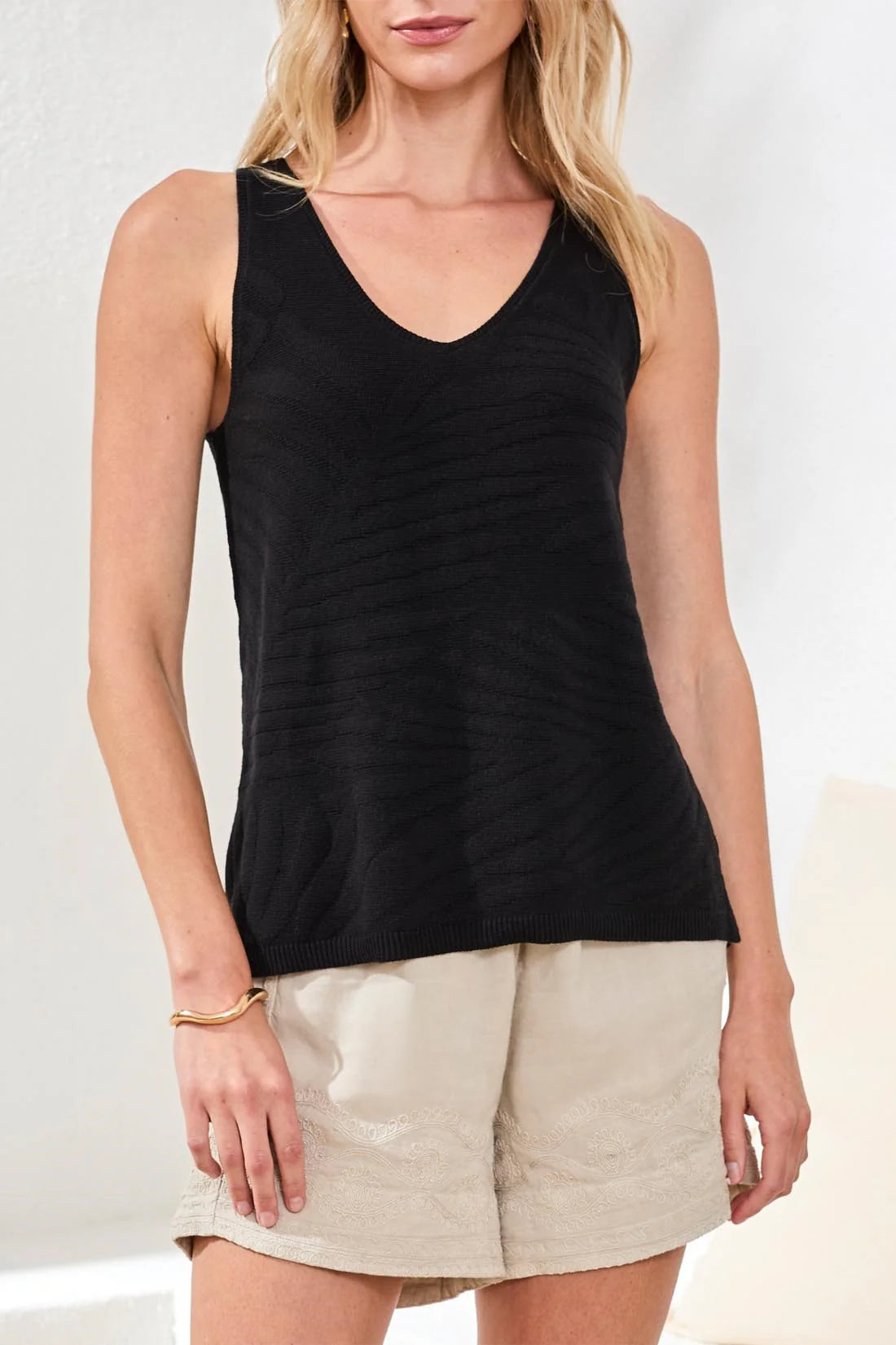 Sleeveless V-Neck Sweater-Black