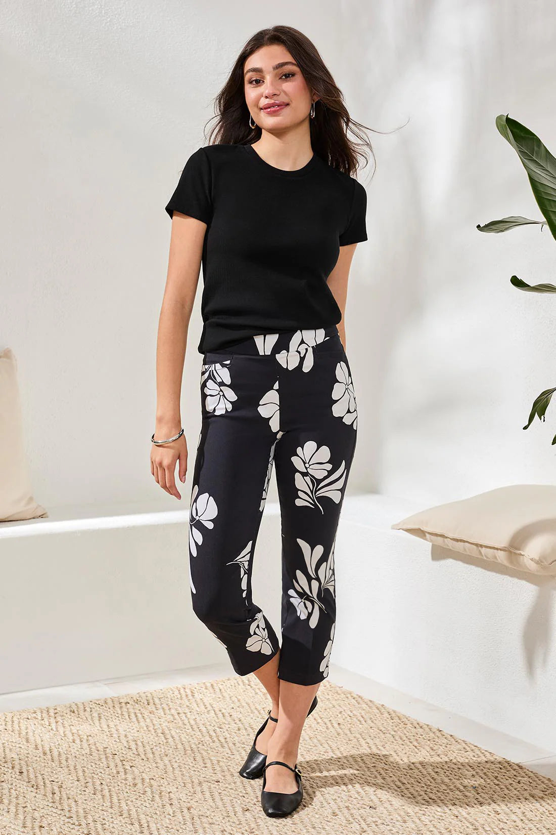 BENGALINE PULL‑ON CAPRIS WITH FLORAL MOTIF