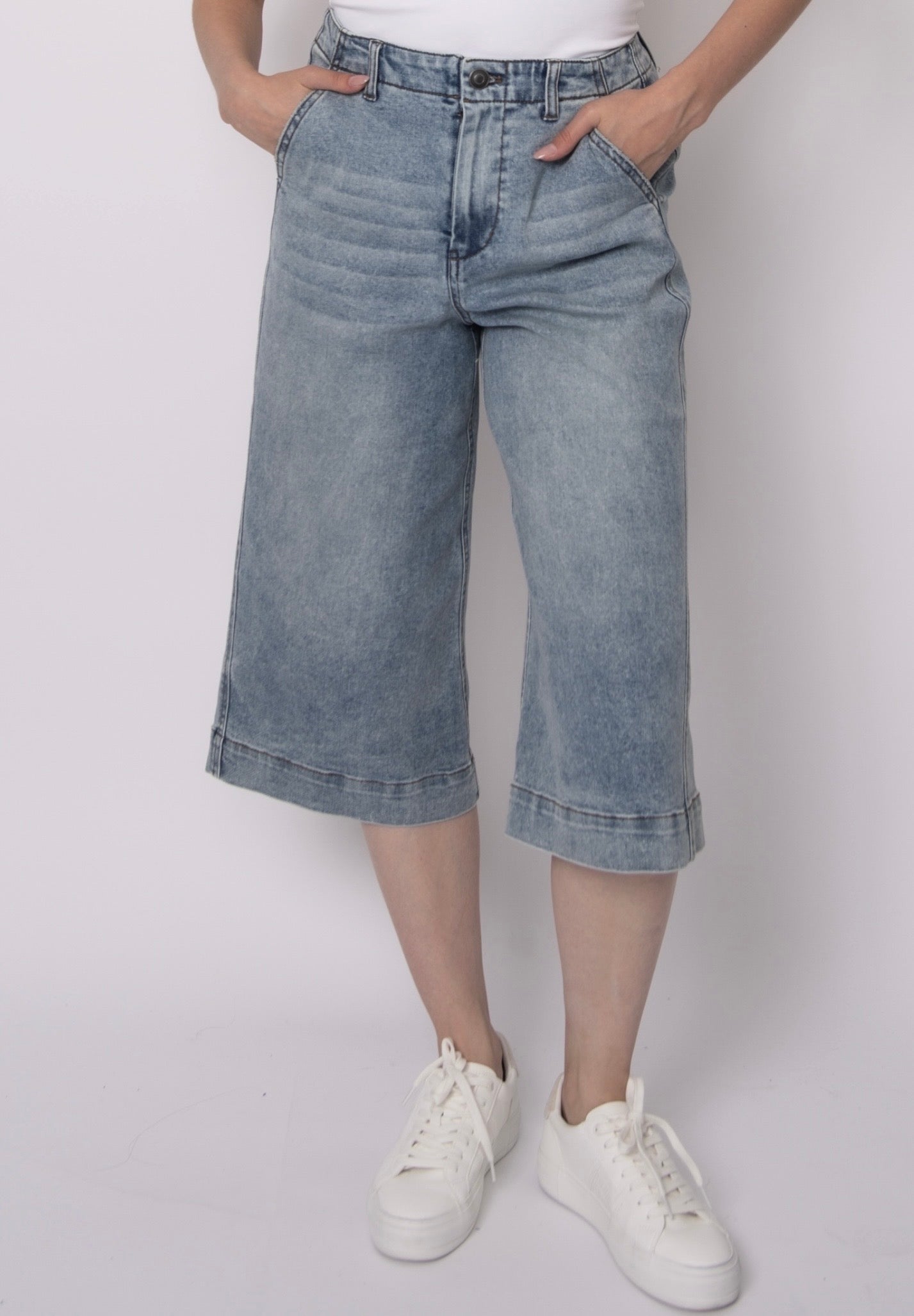 Jade Stretch Denim Capri-Light Denim