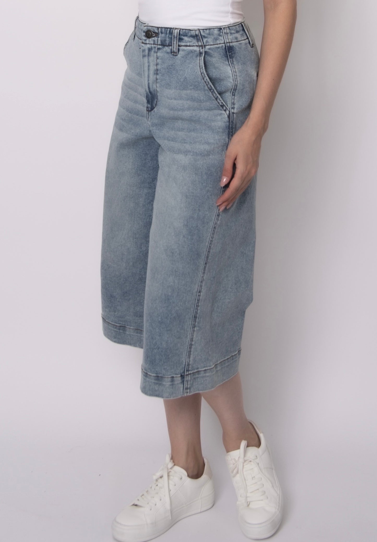Jade Stretch Denim Capri-Light Denim