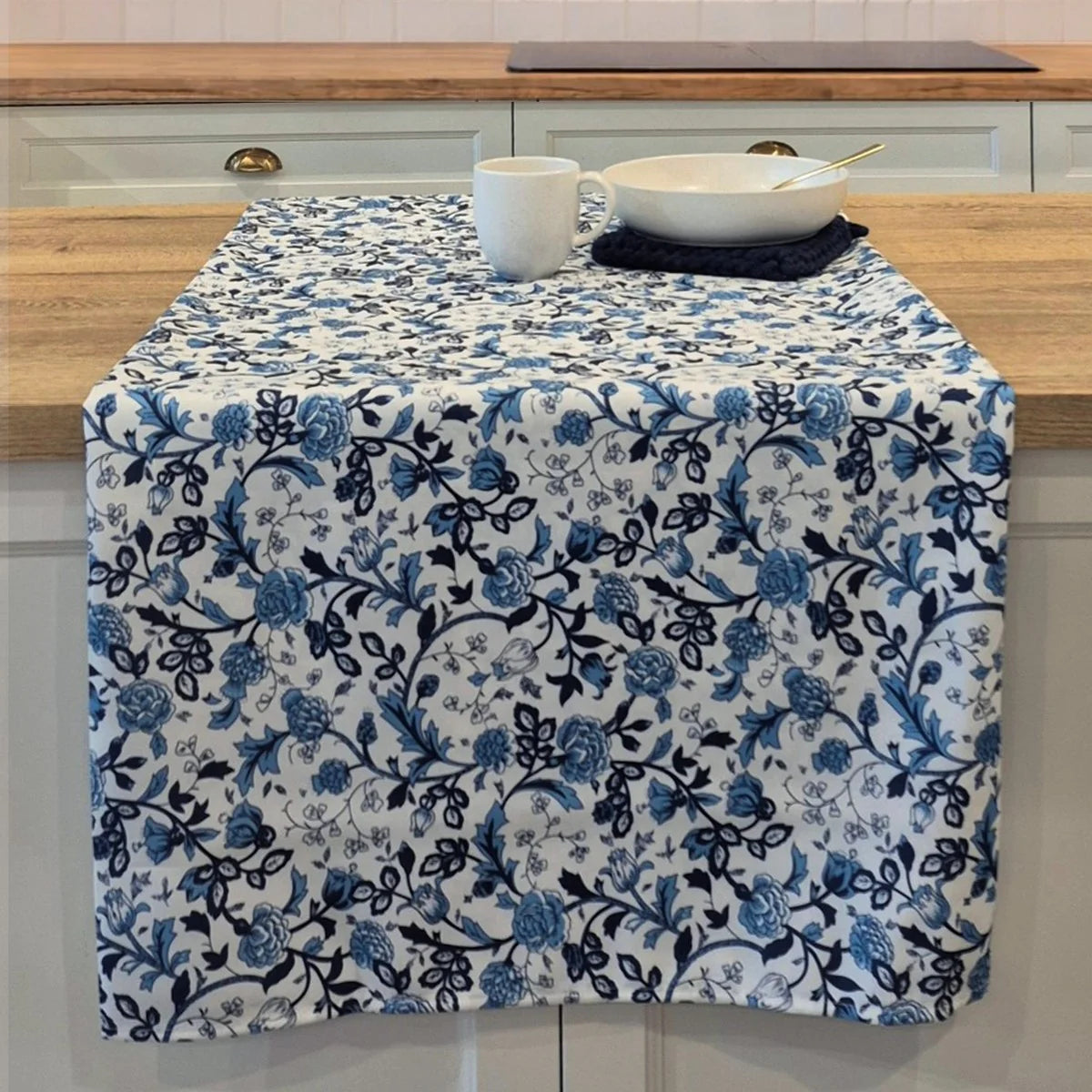 AMALFI WHITE AND BLUE FLOWERED TABLECLOTH-70x70
