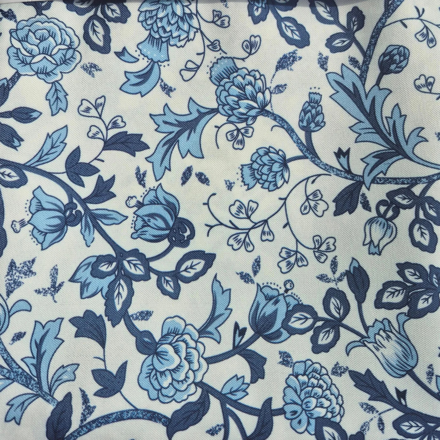 AMALFI WHITE AND BLUE FLOWERED TABLECLOTH-54x72