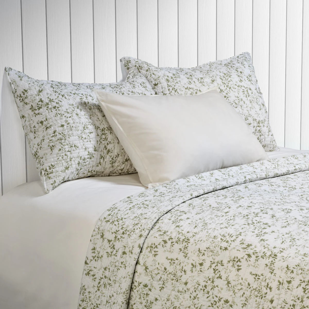 MARJOLAINE QUILT WITH A SAGE FOLIAGE PRINT-D/QUEEN