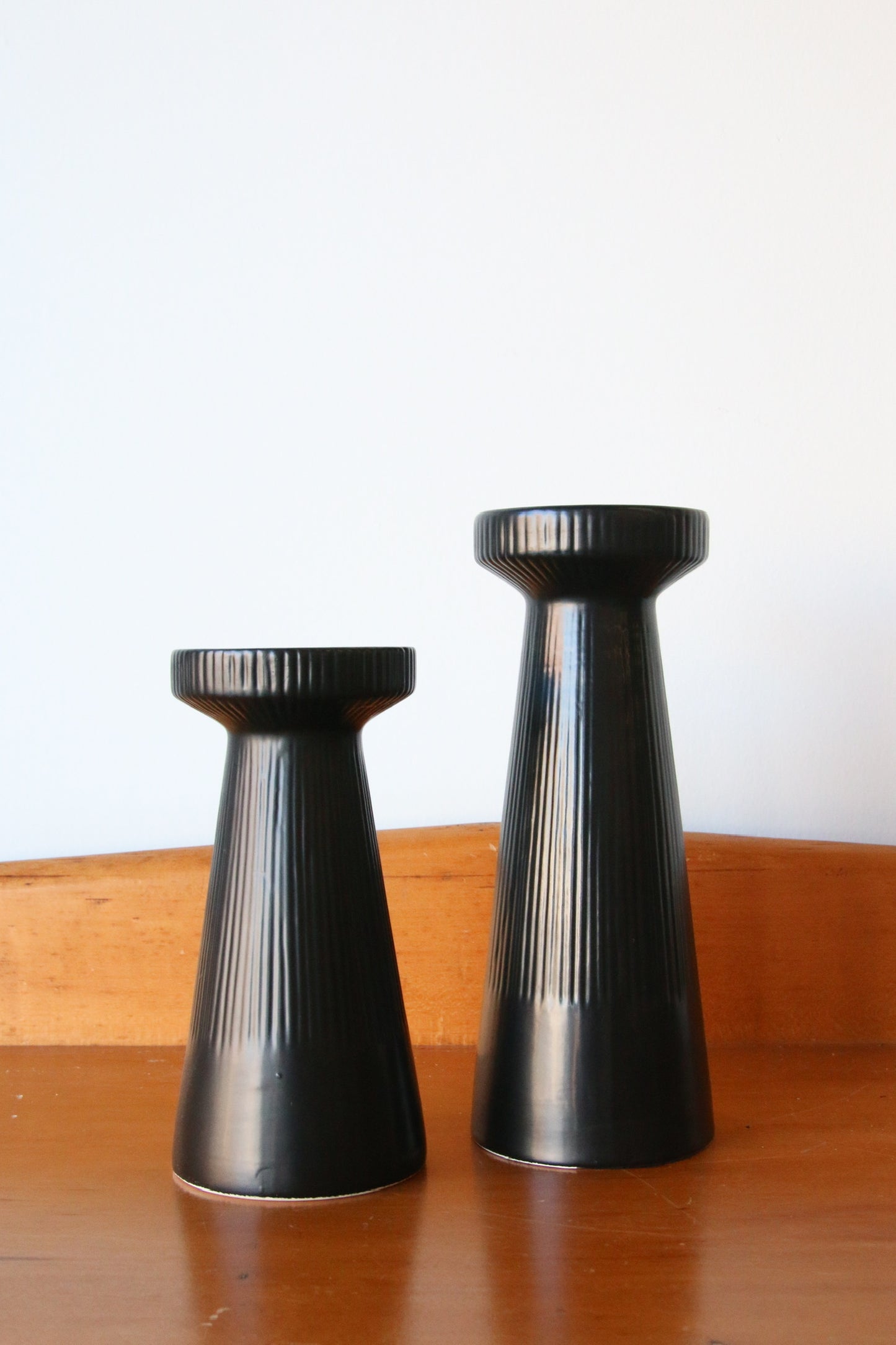 Small Ribbed Pillar Holder