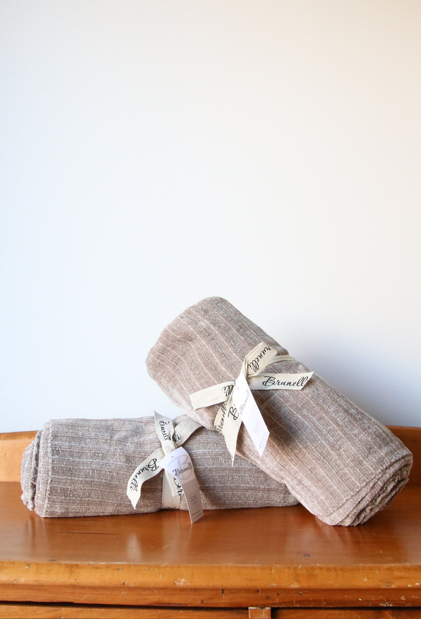 HIPPY CHENILLE THROW-TAUPE