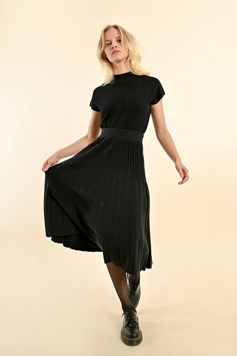 Pleated Midi Skirt-Black(final sale)