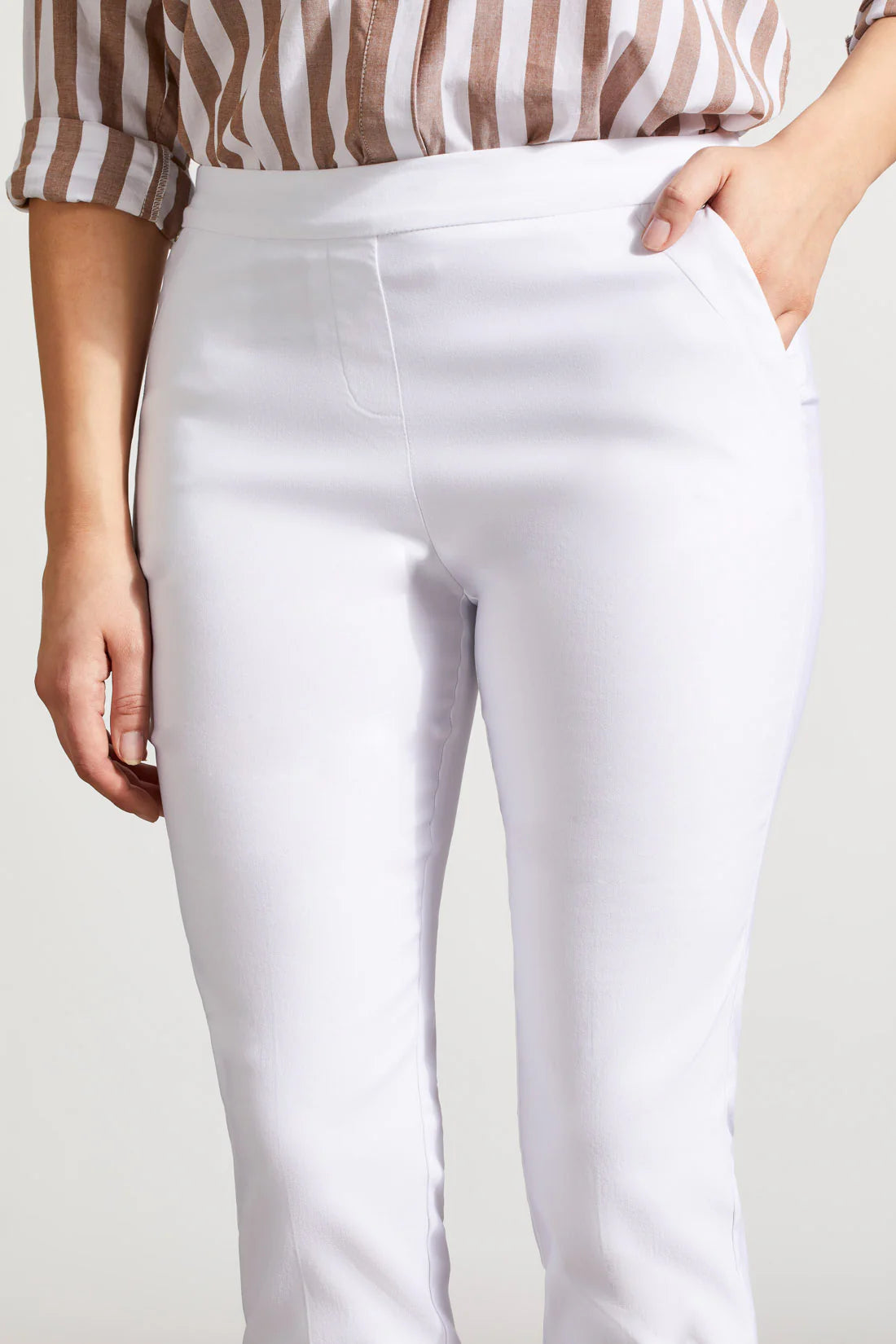 PERFORMANCE STRETCH FLATTEN IT® SLIMMING CAPRIS-WHITE