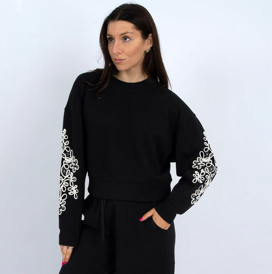 Lucie Pullover-Black Calla Lily