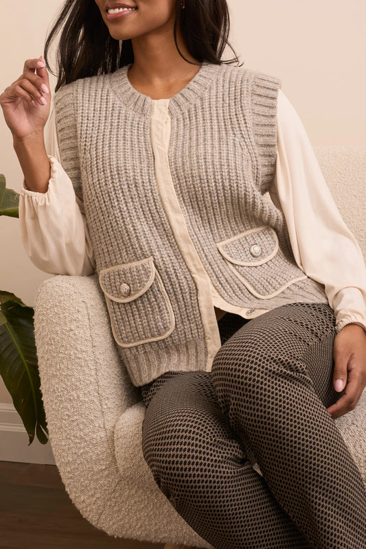 Sleeveless Vest/Pockets